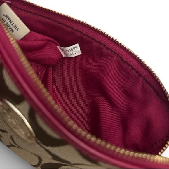 Coach Signature C/Magenta Wristlet - Picture 4 of 5